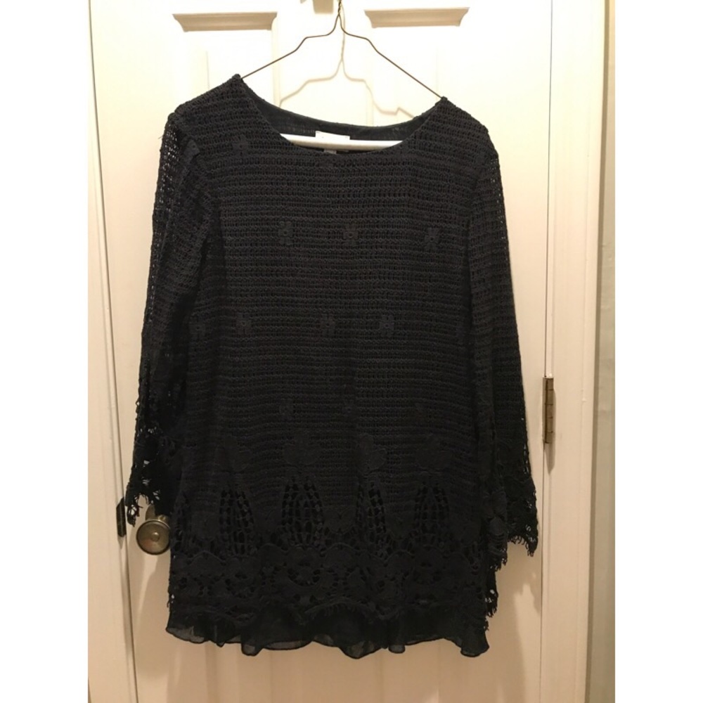 Beautiful black top/tunic. Size Medium Tall